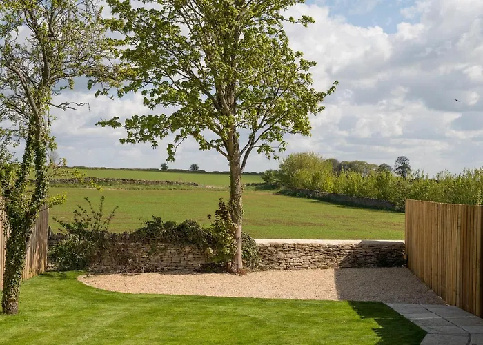 Designer Cotswold Post House With External Sauna