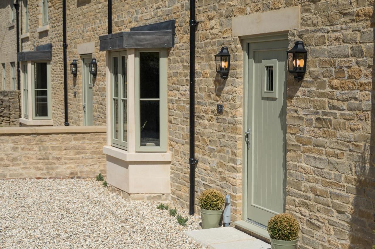 Designer Cotswold Post House With External Sauna *