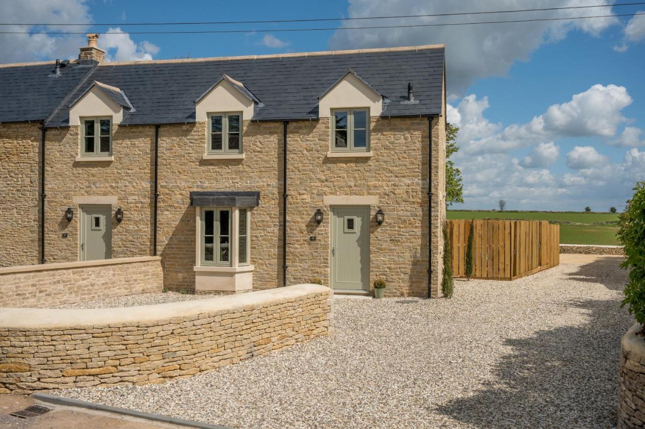 Designer Cotswold Post House With External Sauna *