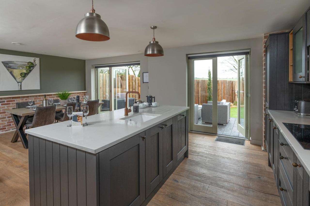 Holiday home Designer Cotswold Post House With External Sauna *