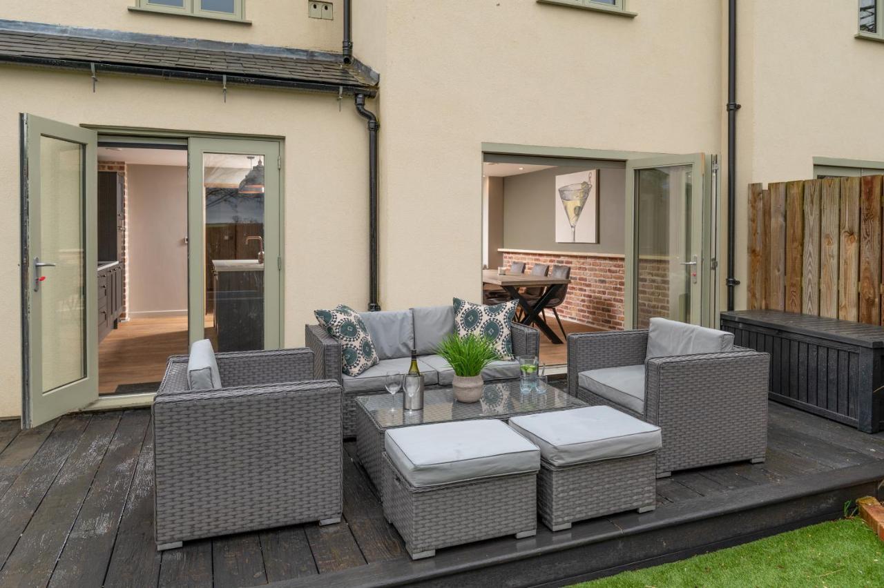 Holiday home Designer Cotswold Post House With External Sauna *