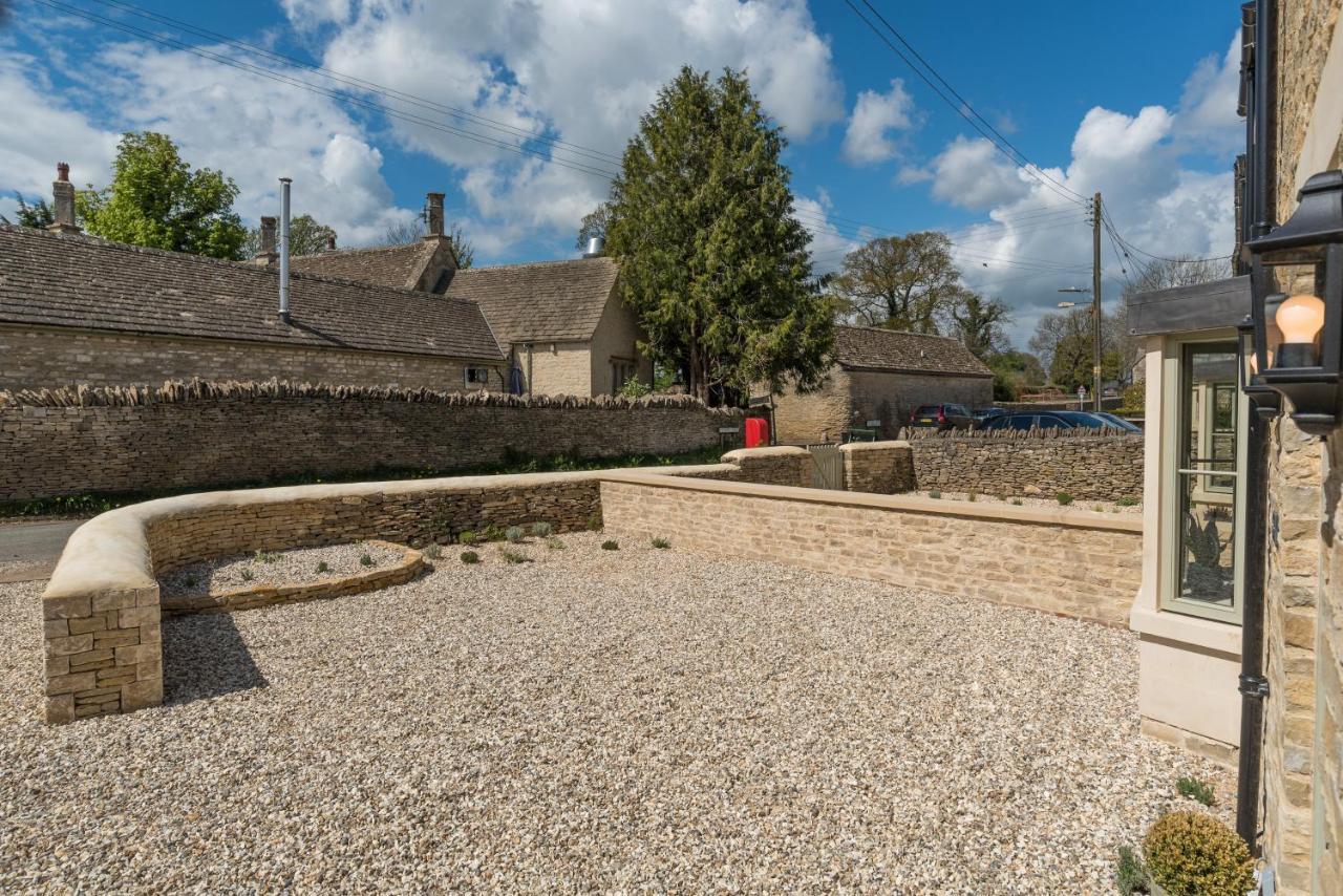 Designer Cotswold Post House With External Sauna Tetbury