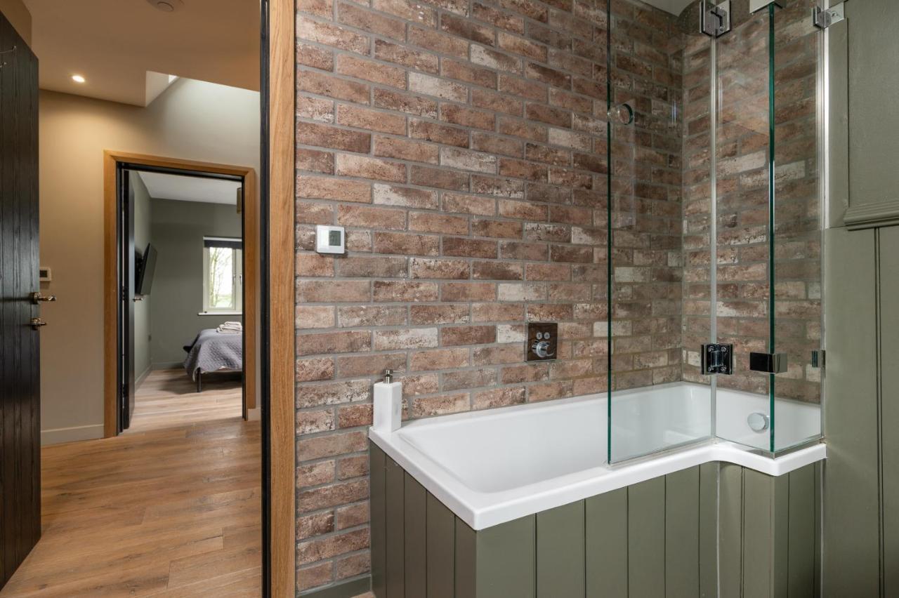Holiday home Designer Cotswold Post House With External Sauna *