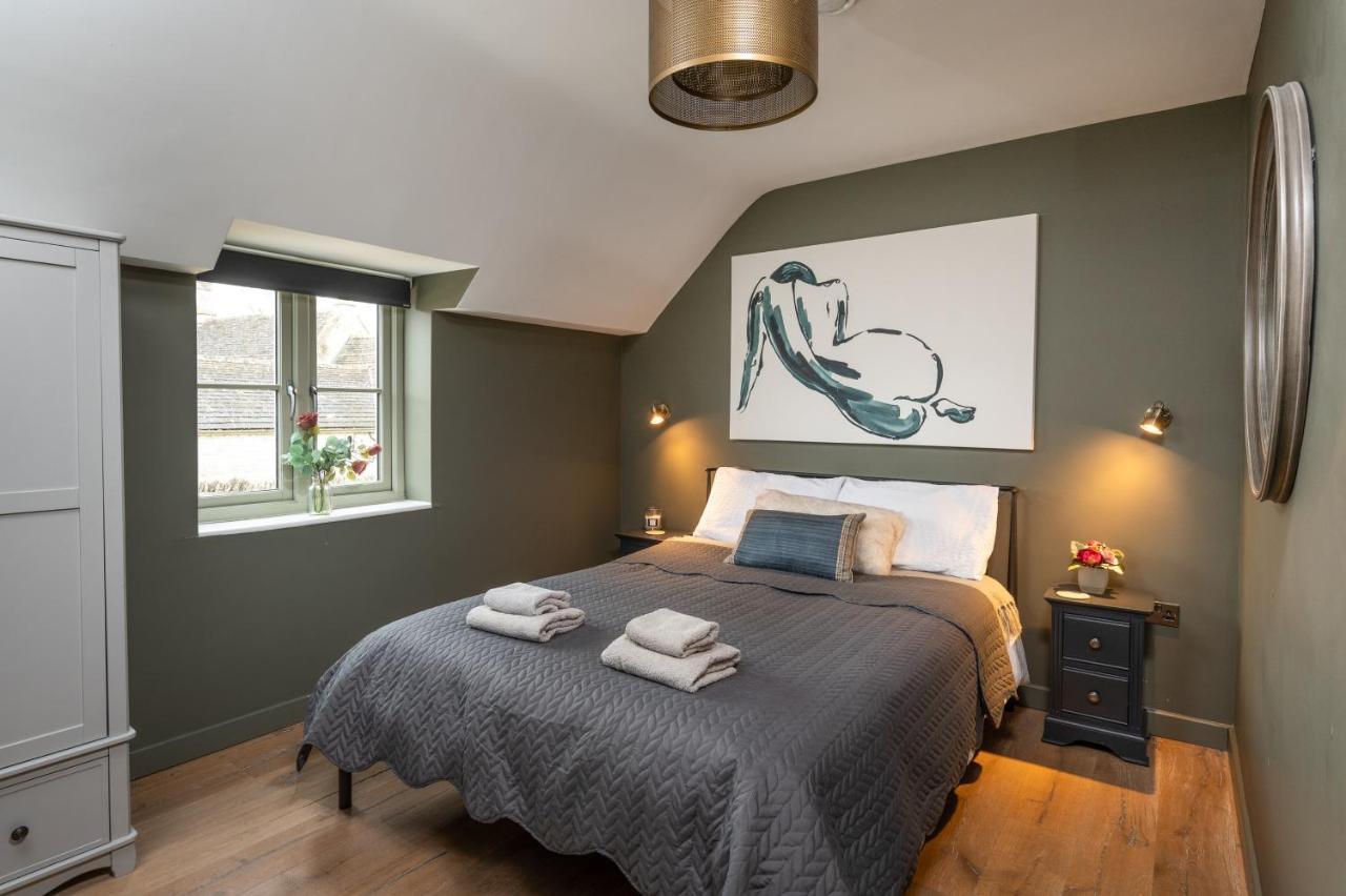 Designer Cotswold Post House With External Sauna * Tetbury