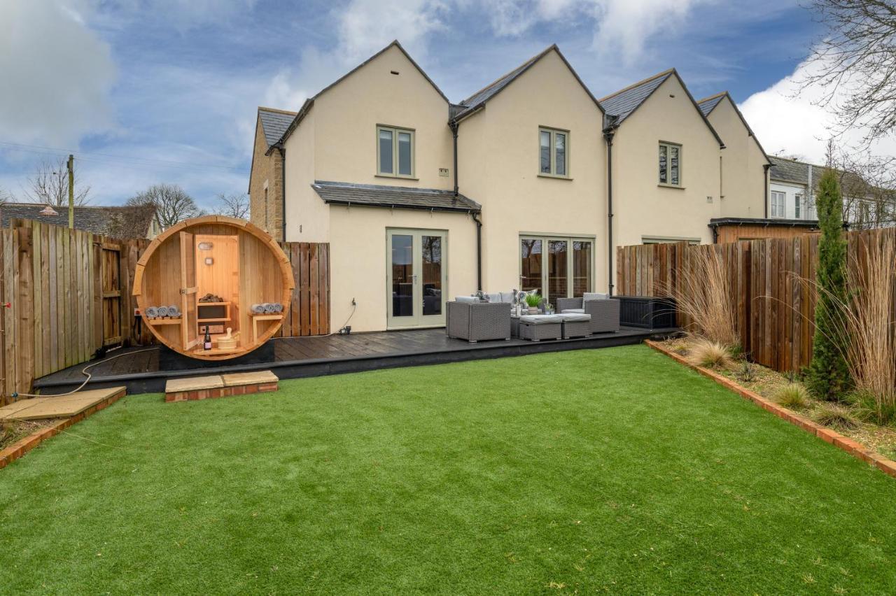 Designer Cotswold Post House With External Sauna * Tetbury