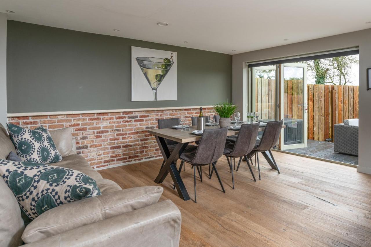 Designer Cotswold Post House With External Sauna Holiday home *