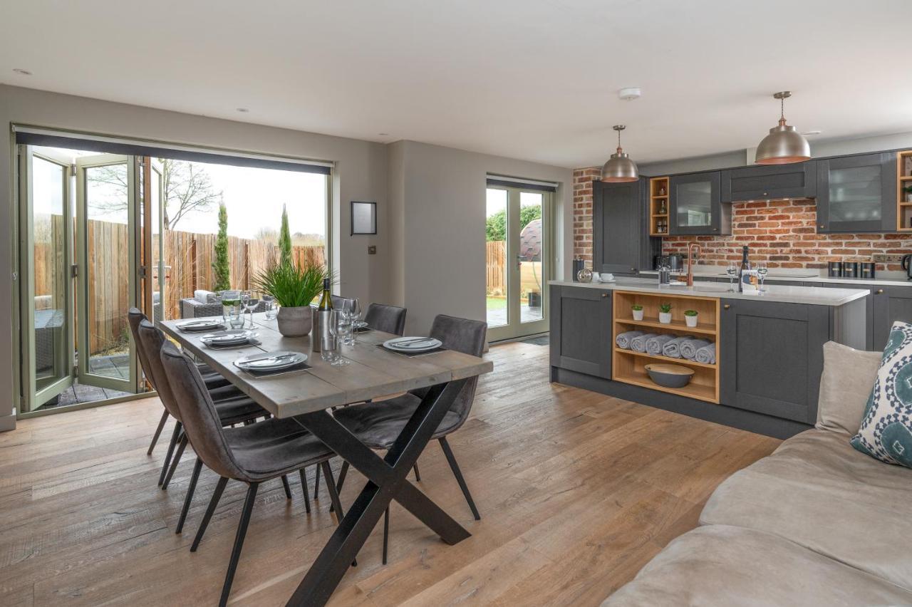Designer Cotswold Post House With External Sauna Тетбери