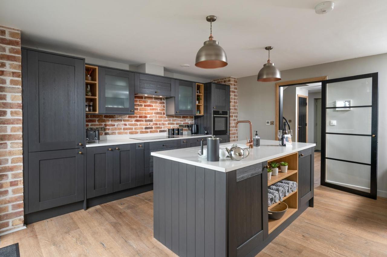 Designer Cotswold Post House With External Sauna Дом отдыха Тетбери
